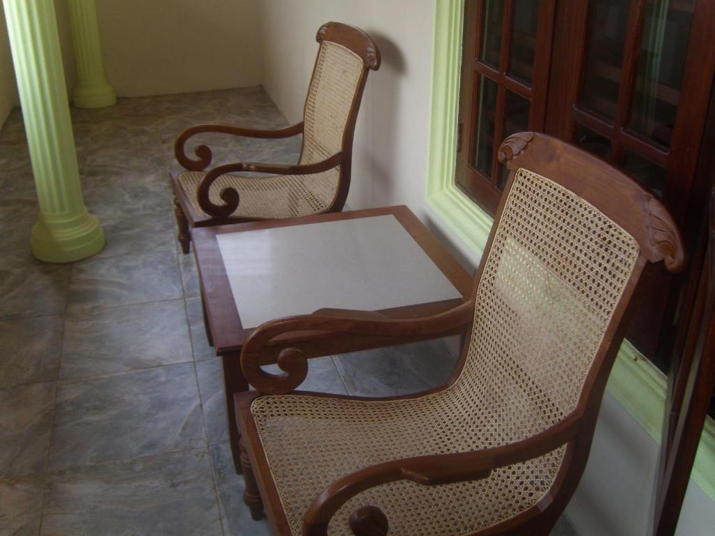 Time N Tide Beach Resort Hikkaduwa Oda fotoğraf