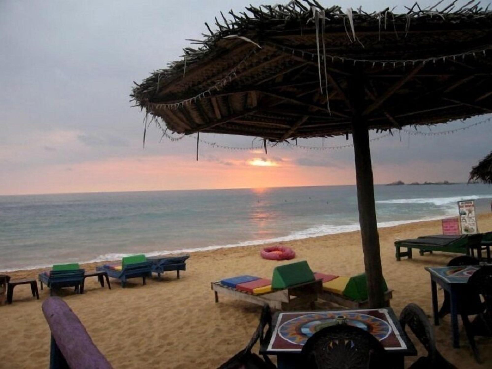 Time N Tide Beach Resort Hikkaduwa Dış mekan fotoğraf