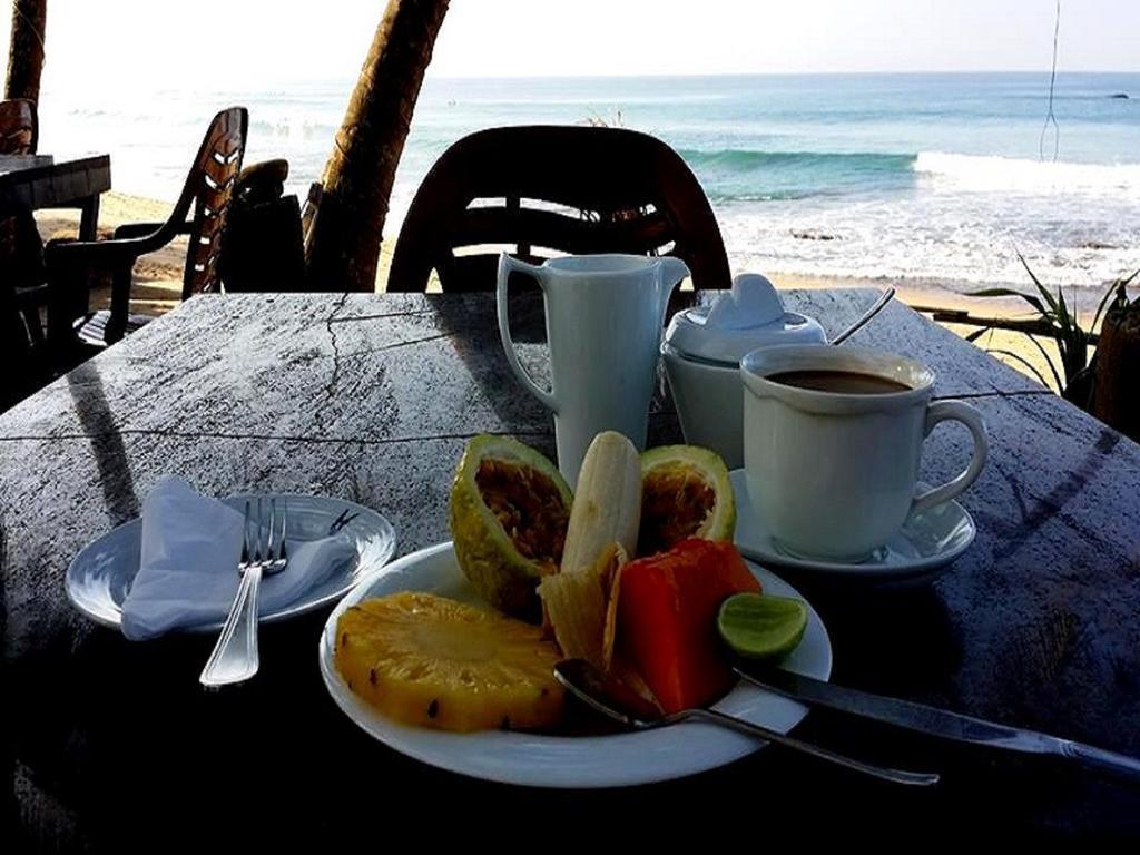 Time N Tide Beach Resort Hikkaduwa Dış mekan fotoğraf